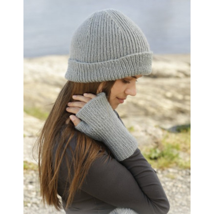 Paula by DROPS Design - Hue og fingerløse vanter strikkeopskrift str. S/M - M/L Paula by DROPS Design - Hue og fingerløse vanter strikkeopskrift str. S/M - M/L