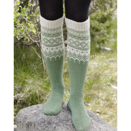Perles du Nord Socks by DROPS Design - Sokker Strikkeopskrift str. 35/37 - 41/43 Perles du Nord Socks by DROPS Design - Sokker Strikkeopskrift str. 35/37 - 41/43