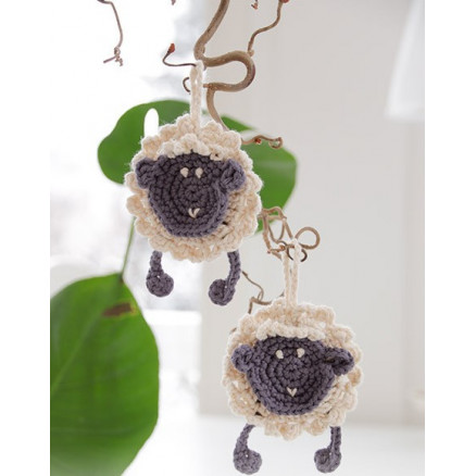 Rocking Sheep by DROPS Design - Får Hækleopskrift 9 cm Rocking Sheep by DROPS Design - Får Hækleopskrift 9 cm