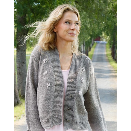 Shy Daisy Cardigan by DROPS Design - Cardigan Strikkeopskrift str. S - XXXL Shy Daisy Cardigan by DROPS Design - Cardigan Strikkeopskrift str. S - XXXL