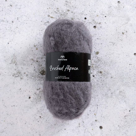 Svarta Fåret Brushed Alpaca Garn 14 Mellem Grå Svarta Fåret Brushed Alpaca Garn 14 Mellem Grå