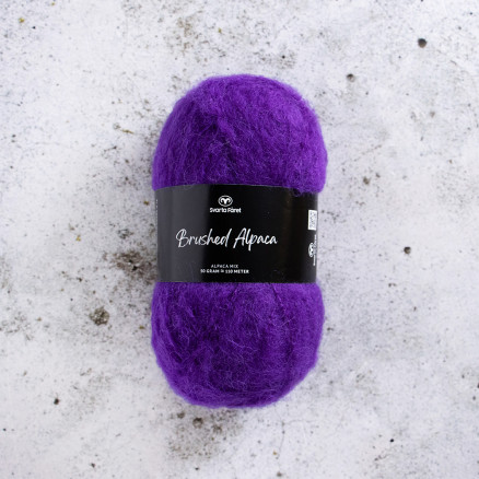 Svarta Fåret Brushed Alpaca Garn 22 Lilla Svarta Fåret Brushed Alpaca Garn 22 Lilla