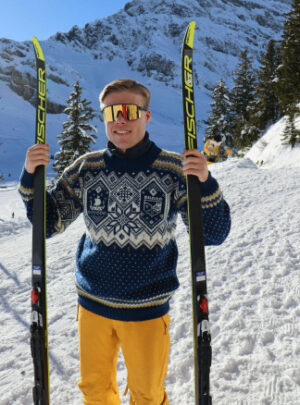 VM Genser Trondheim 2025 af House of Yarns - Sweater Strikkeopskrift Str. XS-XXXL