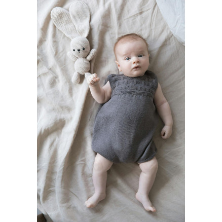 Vinde Romper af House of Yarns - Baby Bodystock Strikkeopskrift Str. 44-80 Vinde Romper af House of Yarns - Baby Bodystock Strikkeopskrift Str. 44-80